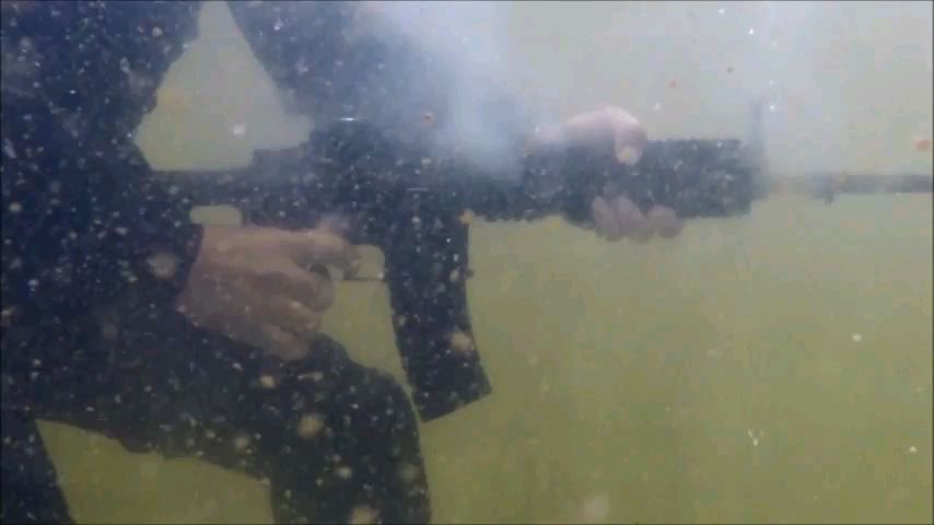 水下射击hk416